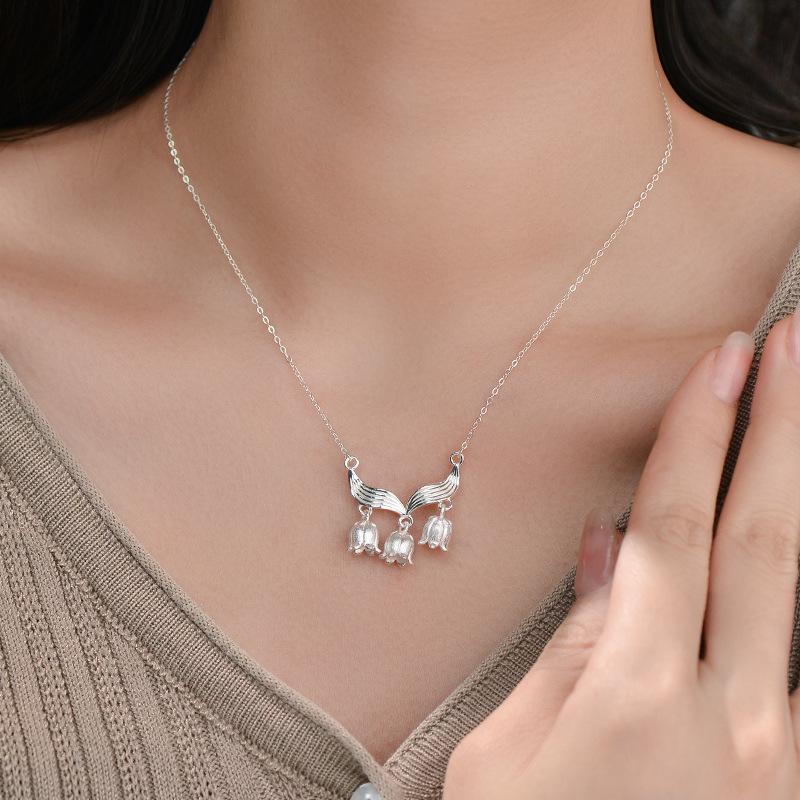 Gebürstete Glockenorchideen-Halskette für Damen Leichter Luxus Hochwertige Schlüsselbeinkette Exquisites Halskettenornament mit einem kleinen Sinn für Design