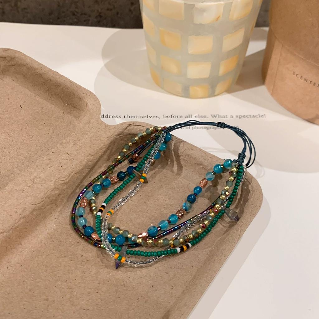 Buntes mehrschichtiges Perlenarmband - Elegantes und raffiniertes Handaccessoire für Damen mit verstellbarem Design