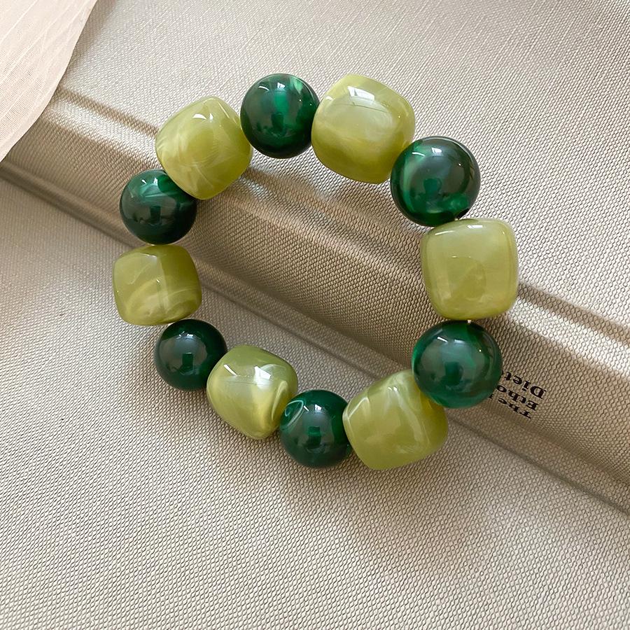 

Acrylic Irregular Round Beaded Bracelet - Retro Fashion Hand String for Women зелений