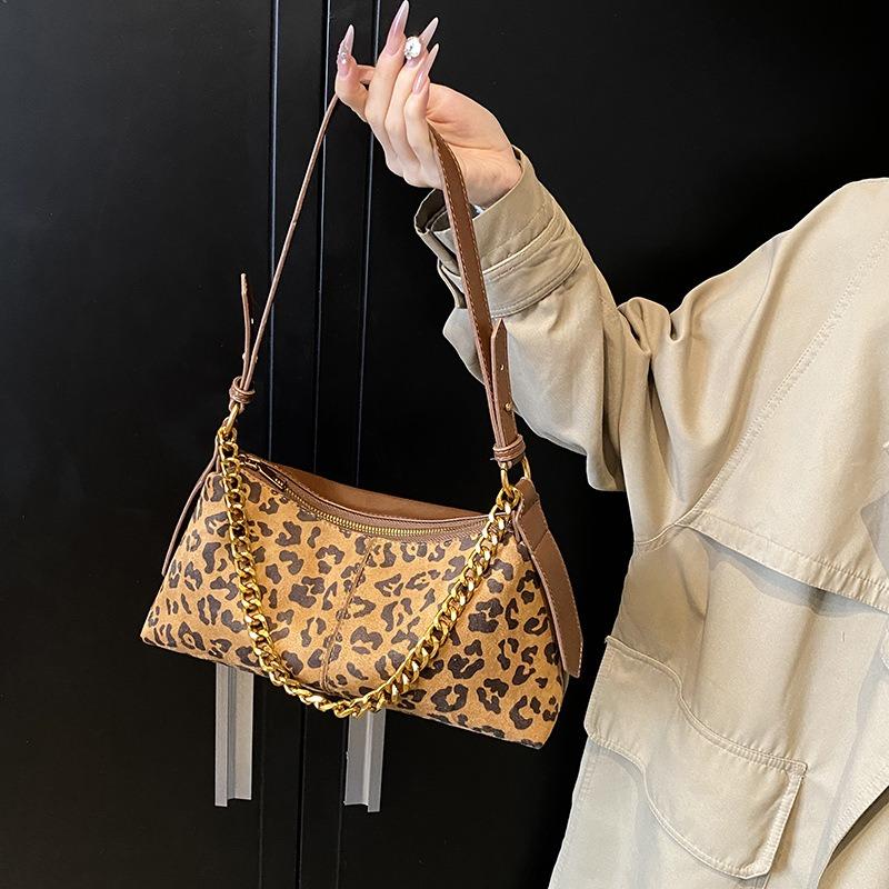 Kleine Tasche Damen neu Nische Retro Design High-End Kette Achseltasche Methode Stick Bag Single Shoulder Messenger Bag