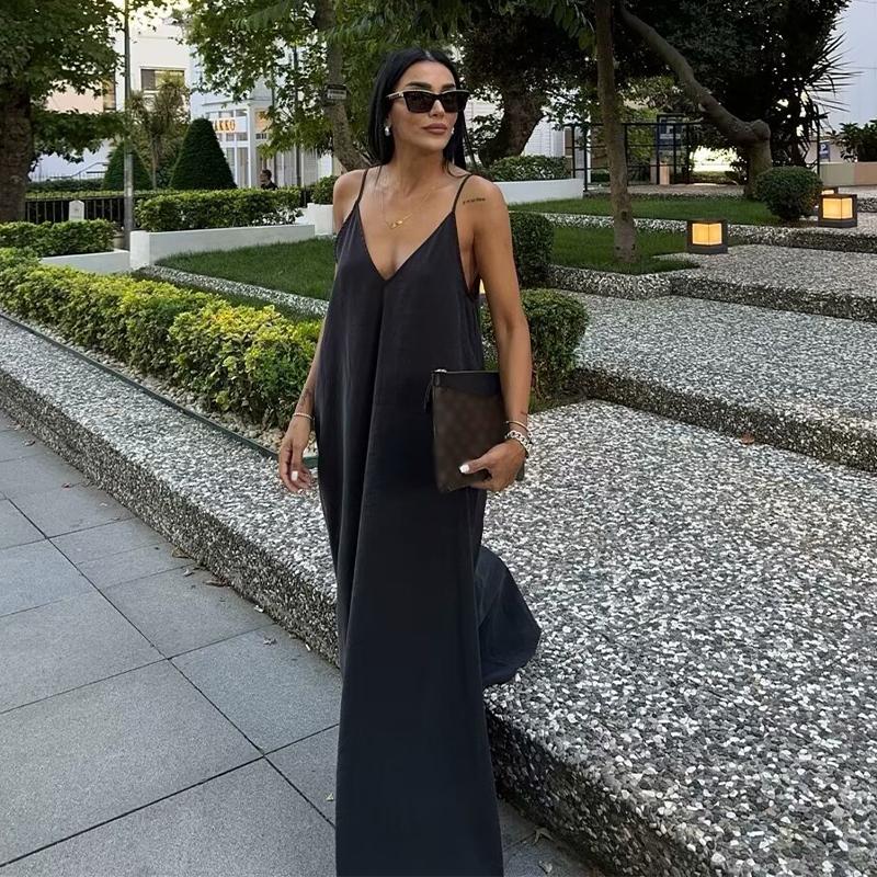 Элегантное однотонное женское платье-слинг с V-образным вырезом — фото 3