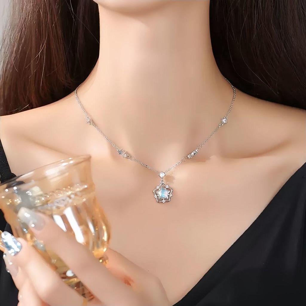 Elegant Pearl Necklace: Trendy, High-End Titanium Steel Clavicle Chain for Women