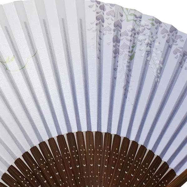 Hochwertiger bemalter Faltfächer, hergestellt in Japan, mittelgroßes geschnitztes Karaki-Holz mit einem Glyzinien-Design, parfümiert