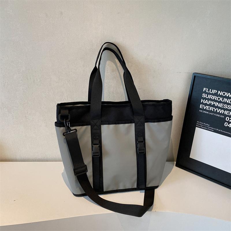 Shoulder bag women's 2025 new Korean version fashion foreign style simple messenger bag large capacity college student tote bag