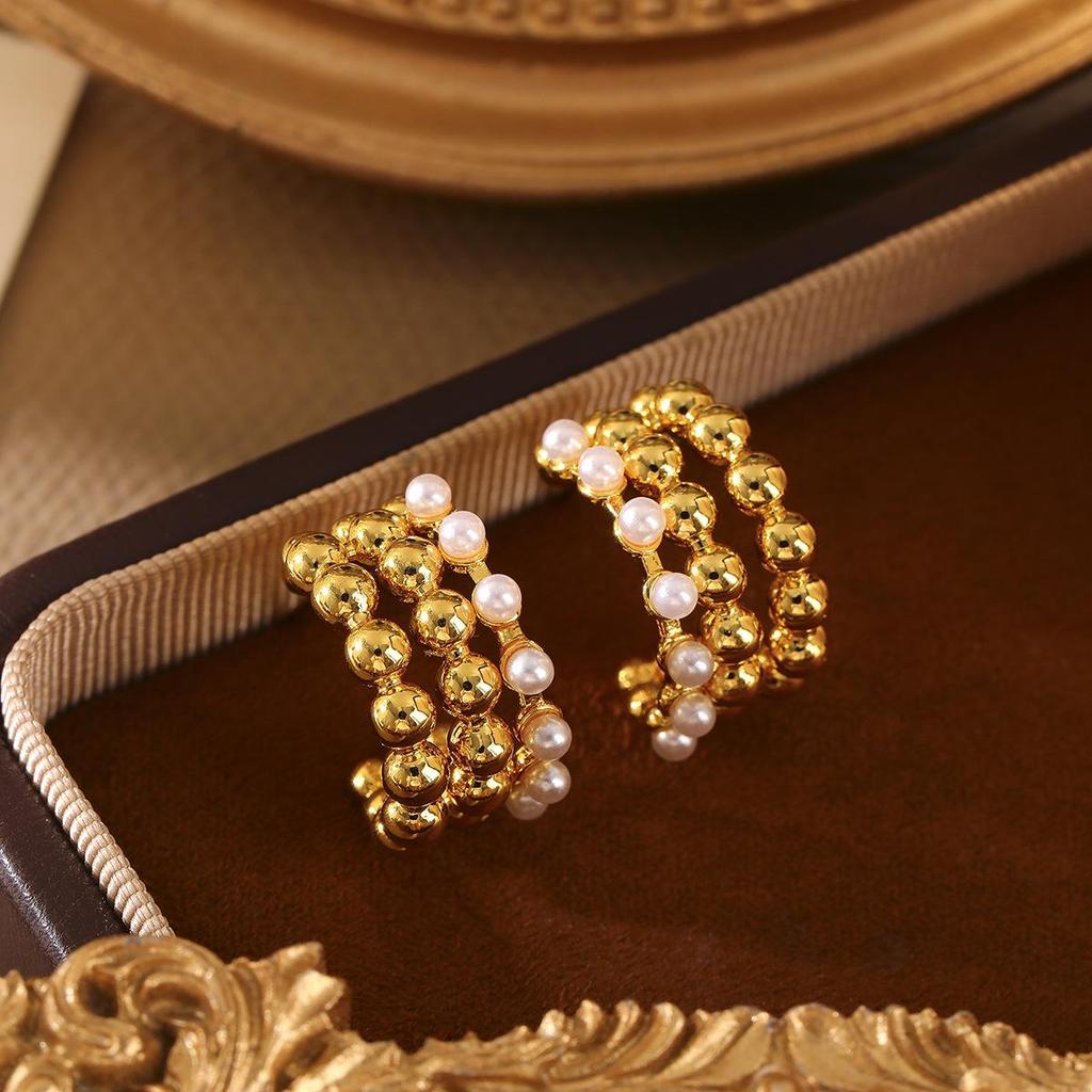 European & American Luxury Pearl Earrings: Niche Hollow Design with Silver Needle, Gold-Plated Copper, Fashionable Temperament Accessories