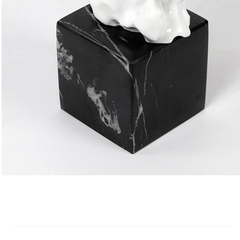 Dirbtinio koralinio akmens netaisyklingos tuščiavidurės akmens statulėlės marmurinis pagrindas abstraktūs rankdarbių papuošalai namų dekoravimo aksesuarai