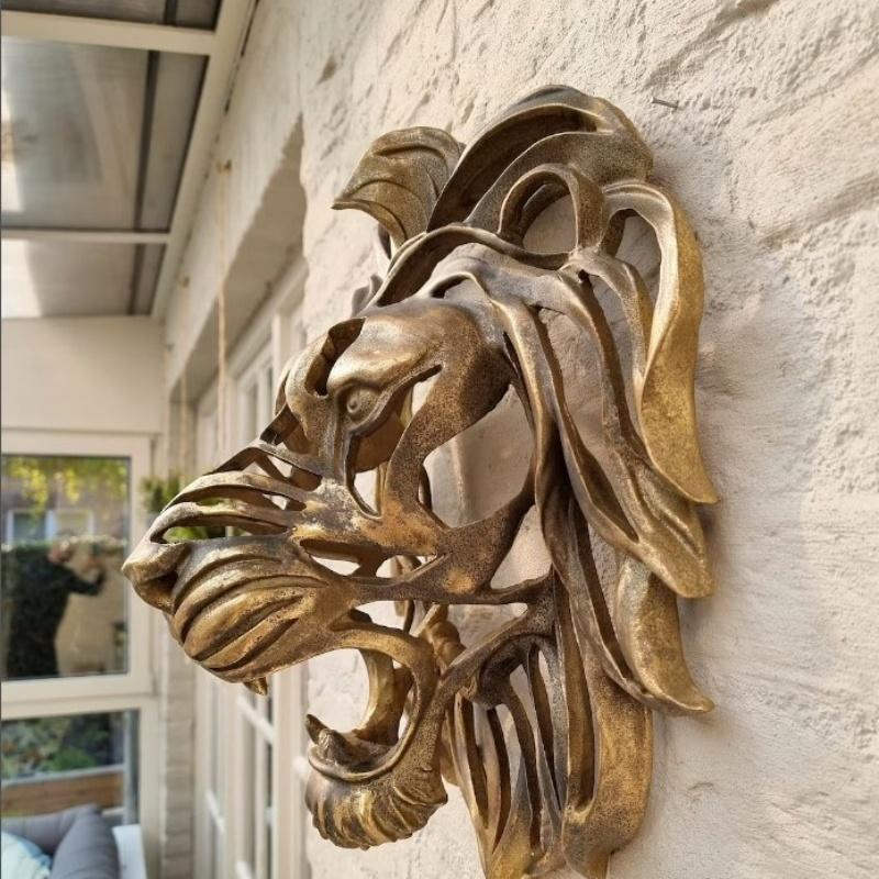 Wanddekoration Löwenkopf aus Kunstharz, goldene, ausgehöhlte Löwenkopf-Kunstskulptur, geeignet für den Eingangsbereich, die Türwand oder den Zaun.