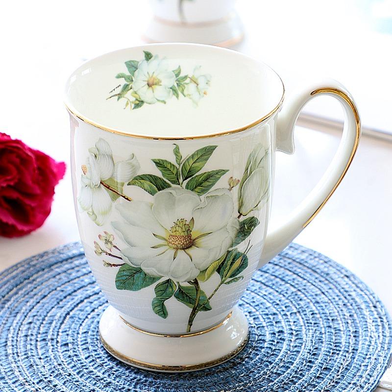 Kreativer Europäischer Keramikbecher mit Deckel Große Kapazität Knochenporzellan Wasserbecher Frühstückstasse Milchkaffeetasse Leichter Luxus