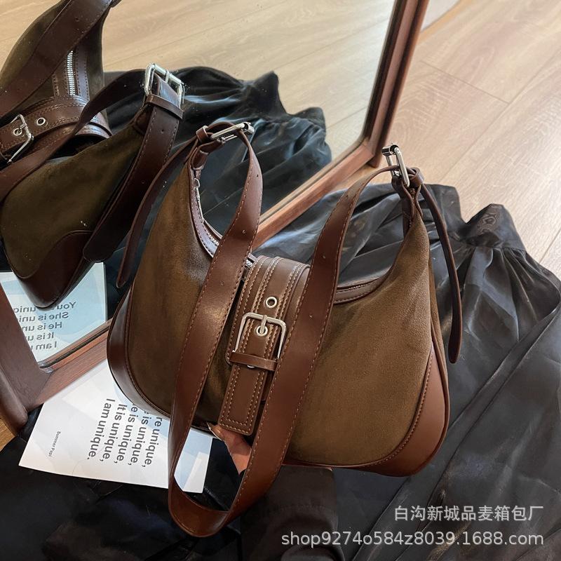 

Light luxury matte fashion small bag women s bag versatile armpit bag belt niche splicing matte leather locomotive small bag темно-коричневого