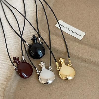 Niche Dripping Wine Jug Vase Pendant Necklace Women'S Unique Exquisite Fashion Versatile Neck Chain Sweater Chain