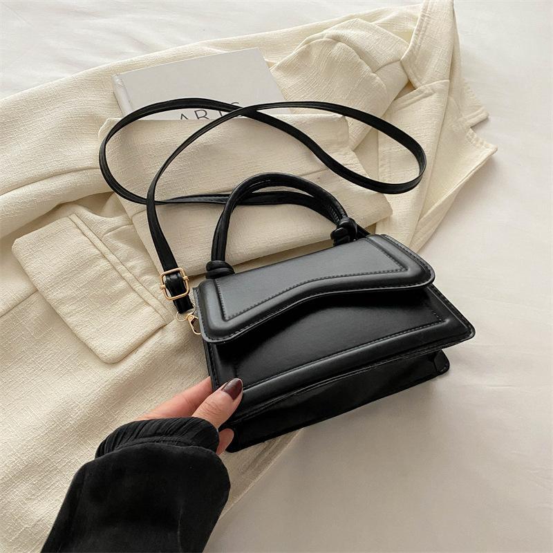 Spring 2025 new fashionable and simple popular simple shoulder portable oblique span women's bag foreign style solid color small square bag