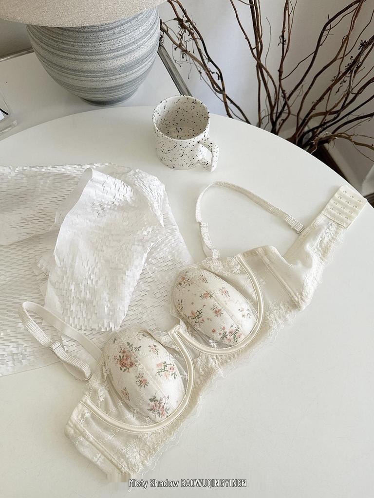 French Lace Ultra-Thin Rabbit Ear Strapless Bra: Sexy, Anti-Sagging Women's Lingerie with Soft Support.