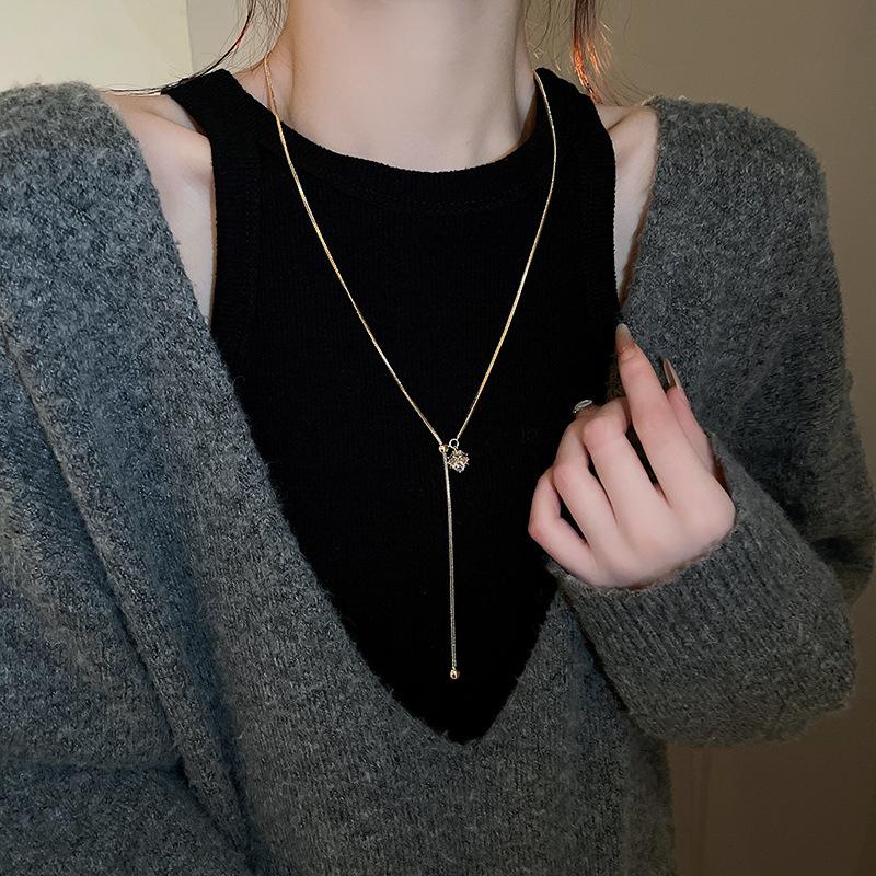 Simple butterfly adjustable necklace niche versatile light luxury sweater chain women's high-end fashion temperament jewelry