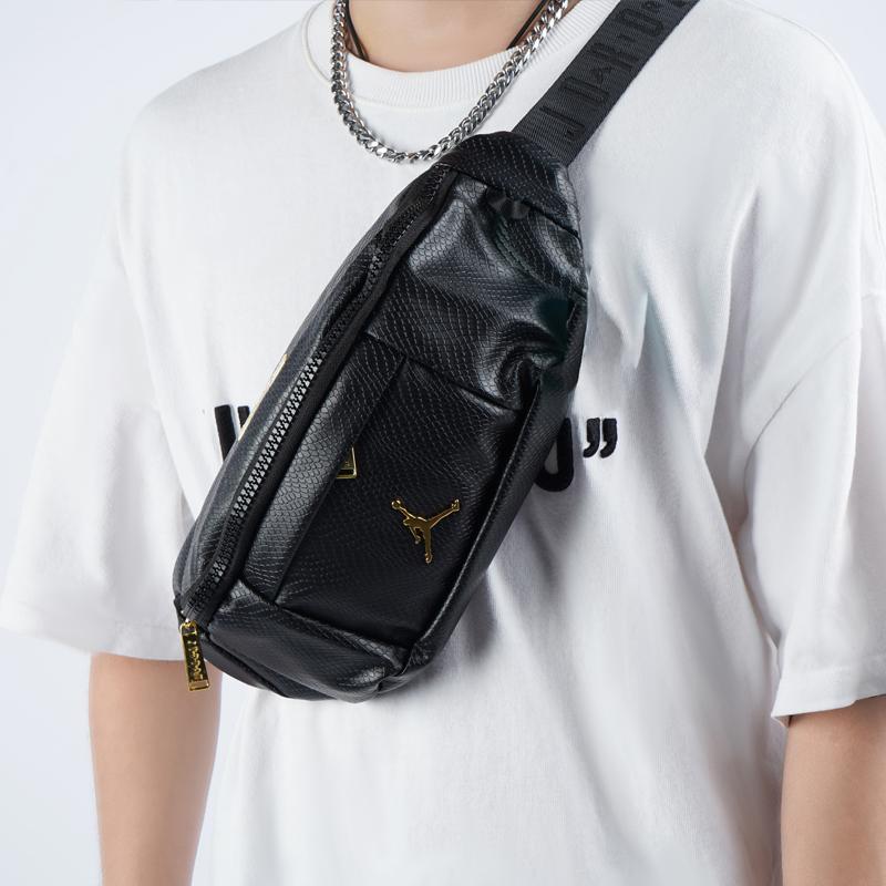 Jordan Geantă crossbody din piele compozită de poliester, geantă sling, borsetă unisex neagră Jordan HA5507-013