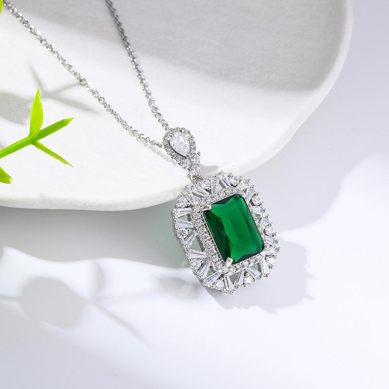 Necklace Female Color Treasure Redeen Cut Ice Flower Cut Zircon High Carbon Diamond Clavicle Chain Necklace Jewelry Spot