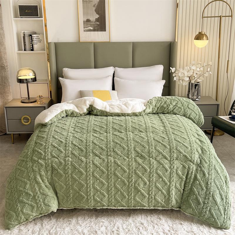Thickened Lambswool & Milk Velvet Quilt - Cozy Winter & Versatile Spring/Fall Blanket for Twin or Dorm Use