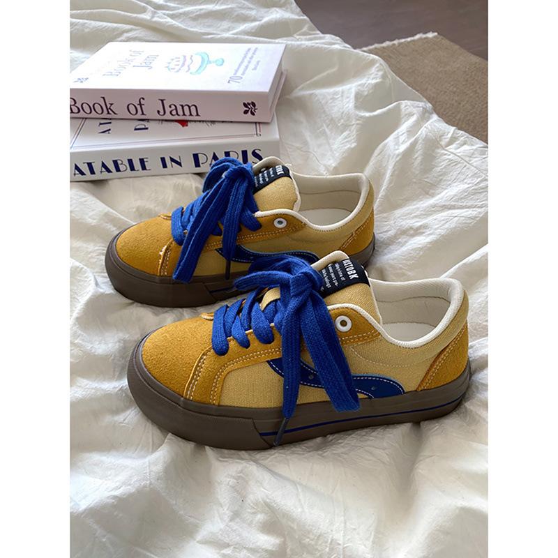 

American retro skateboard shoes women s 2025 spring and autumn new Hong Kong style chic versatile niche design canvas shoes 40