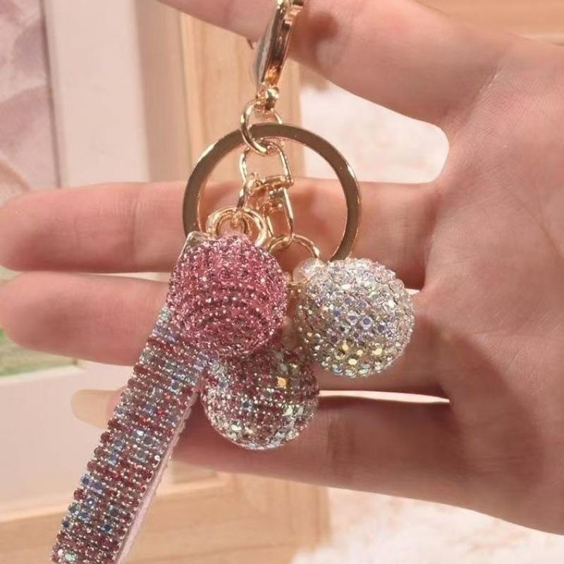 Breloczek do kluczy z okrągłą kulką z cyrkoniami, Błyszczący metalowy brelok z kryształami, Uroczy ręcznie robiony diamentowy wisiorek do zawieszenia na torbie, Prezent