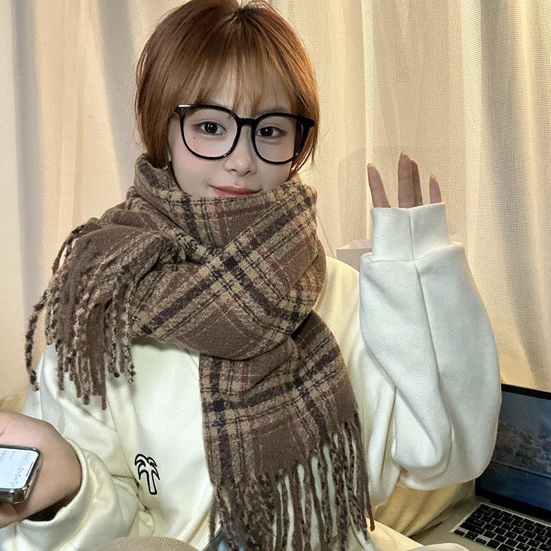 Luochi Korean-Style Retro Plaid Scarf: Warm, Versatile, and Stylish Shawl for Women, Perfect for Autumn/Winter.
