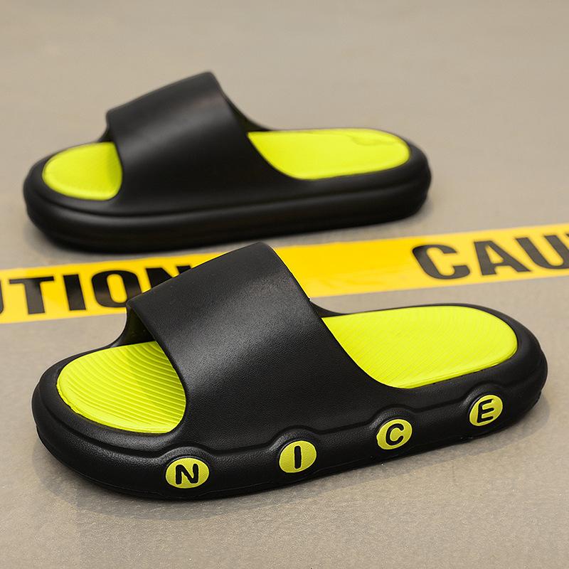 

Новые тапочки мужские летние модные сандалии мужские спортивные и для отдыха мягкие легкие однотонные тапочки 44-45 чёрный