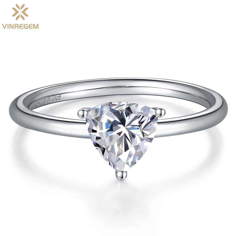 

Vinregem 100% стерлинговое серебро 925 пробы VVS1 1CT треугольник D настоящий муассанит с бриллиантом для свадьбы, помолвки, ювелирные изделия, модное кольцо для женщин, подарок на годовщину US 4.5-1CT белый