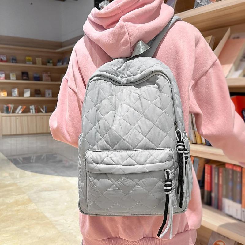 Lightweight Quilted Backpack Casual Fashion Daily Bag Large Capacity School Bag for Students Minimalist Design Commute Travel with Functional Pockets