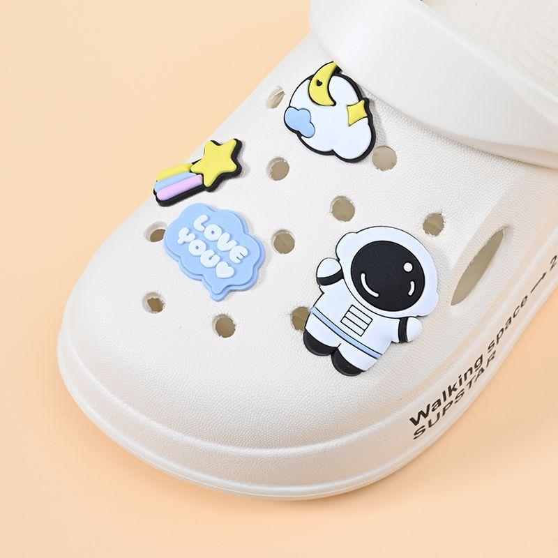 Children's Astronaut Hole Shoes, Boys, Middle-aged and Older Children Wear Non-slip Thick-soled Beach Shoes In Summer, Baby Cute Indoor