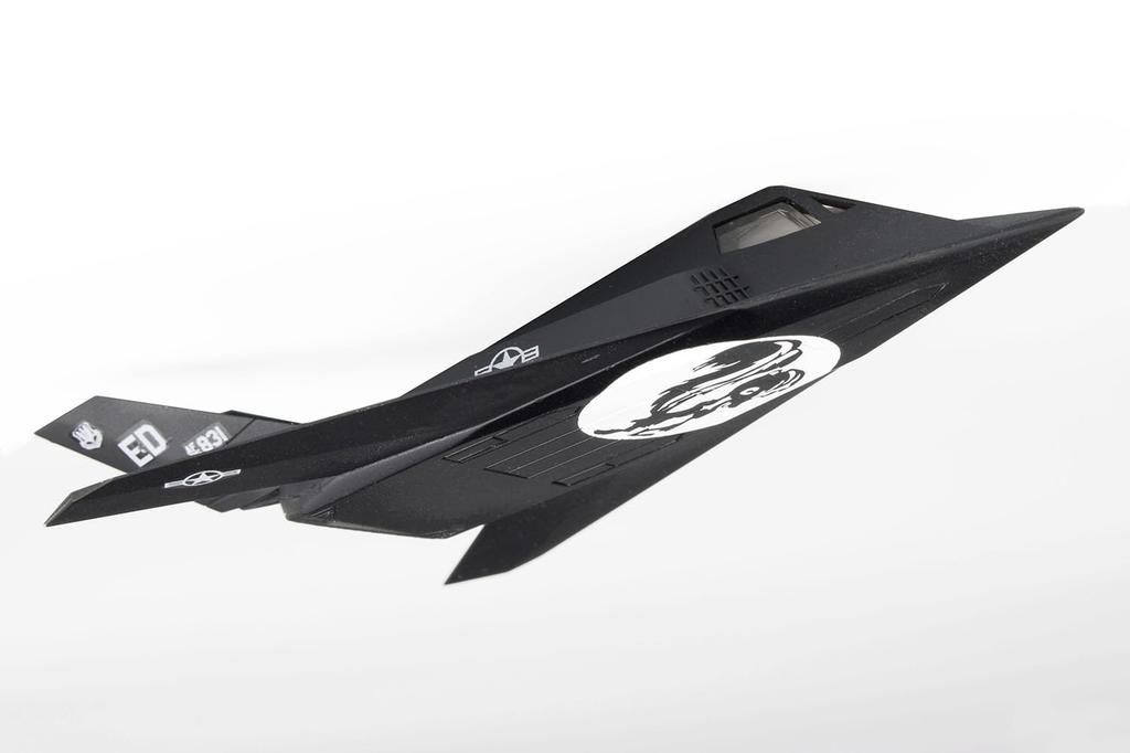PLATZ US Air Force Stealth Fighter Nighthawk Skunk Works Plastic Model 1/144 F-117 AE144-15
