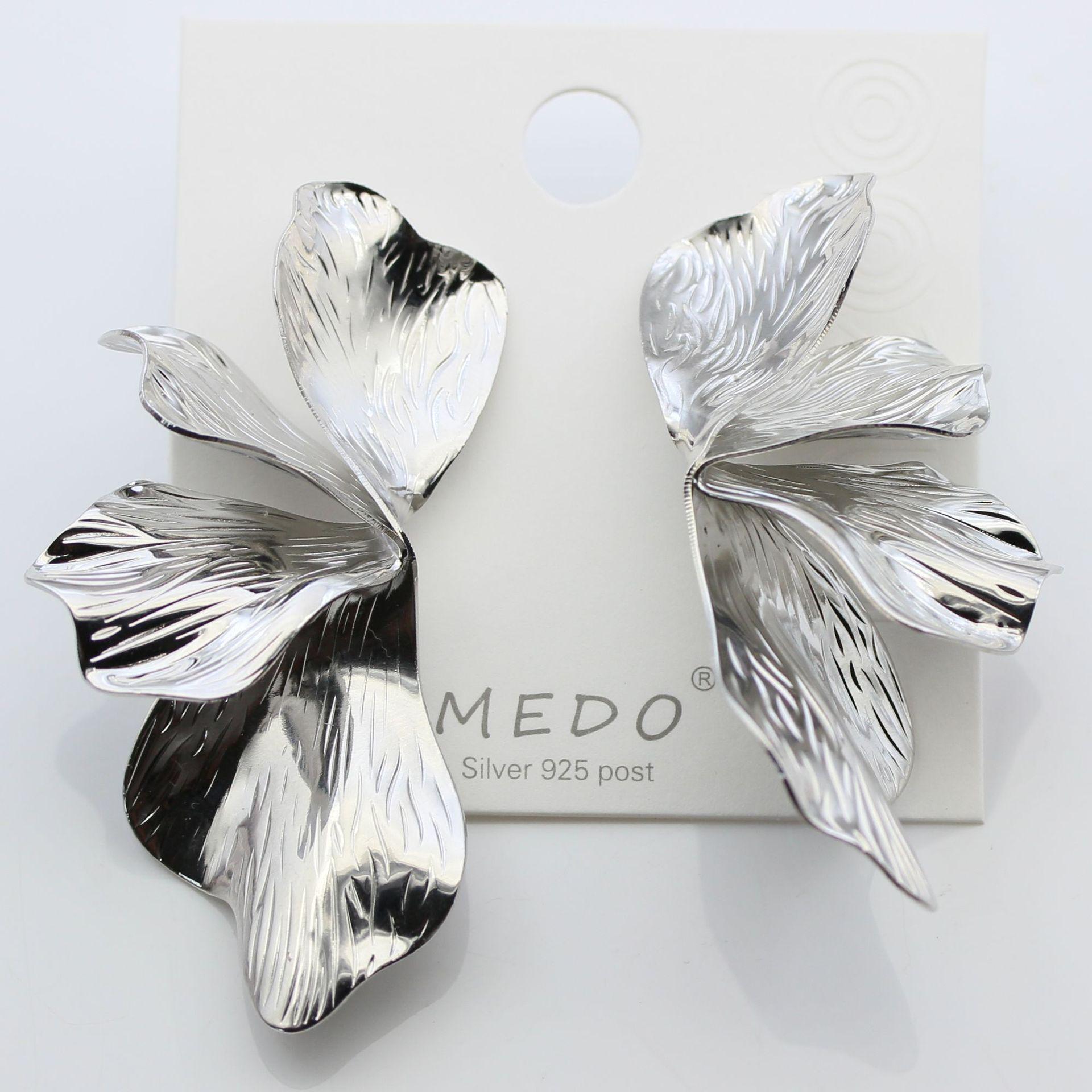 

Европейские и американские минималистичные серьги-пусеты в виде цветов – Многослойный дизайн лепестков, Покрытие из настоящего золота, Ювелирные изделия класса люкс