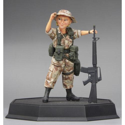 Fine Molds 1/12 World Fighter Collection US Army Female Soldier (Gulf War) Sandy & Colt M16A2 Plastic Model Kit, Unpainted Assembly Kit, FT05