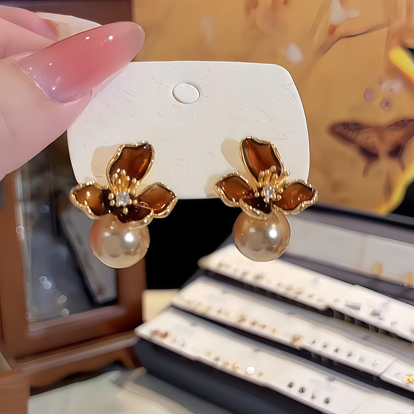 Elegant French Maillard Iris Pearl Earrings: Exquisite Retro Luxury, Dual-Wear Studs