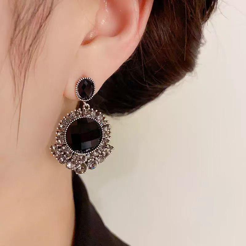 Exquisite Retro Black Crystal Earrings - Versatile, Trendy, and Fashion-Forward