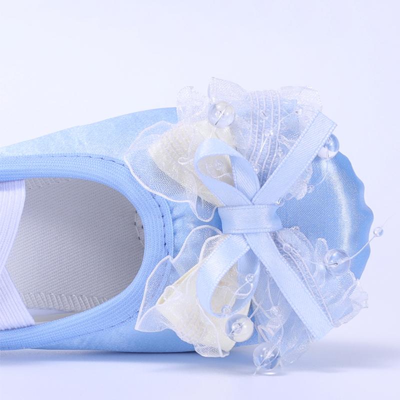 Girls Dance Shoes Soft-Soled Practice Shoes Satin Ballet Shoes Baby Dancing Shoes Cute Stage Performance Cat Claw Shoes