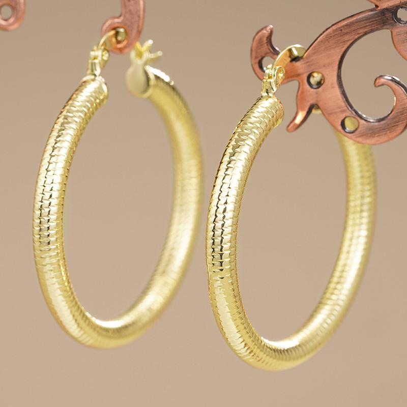 

Huitan Luxury Simple Style Gold Color Women Metal Hoop Earrings For Women Wedding Party Engeagement Series Accessories Zircon