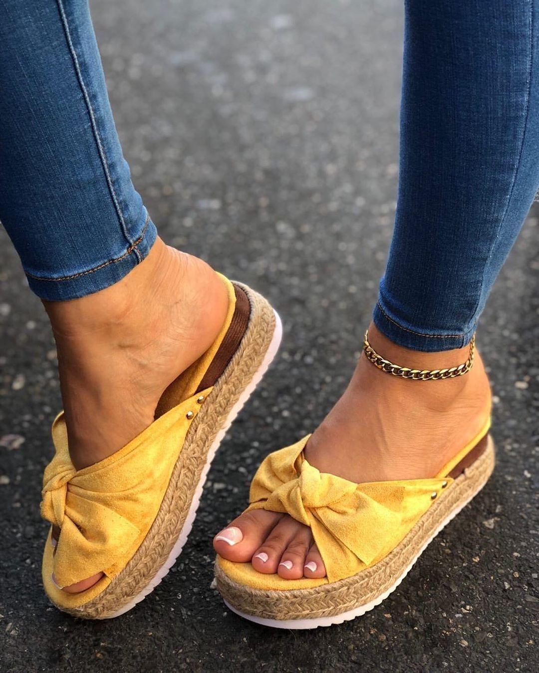 

Найбільш продавані європейські та американські шльопанці на товстій підошві, жіночі нові шльопанці на мотузці з джуту з бантом влітку 2025 року 43 жовтий