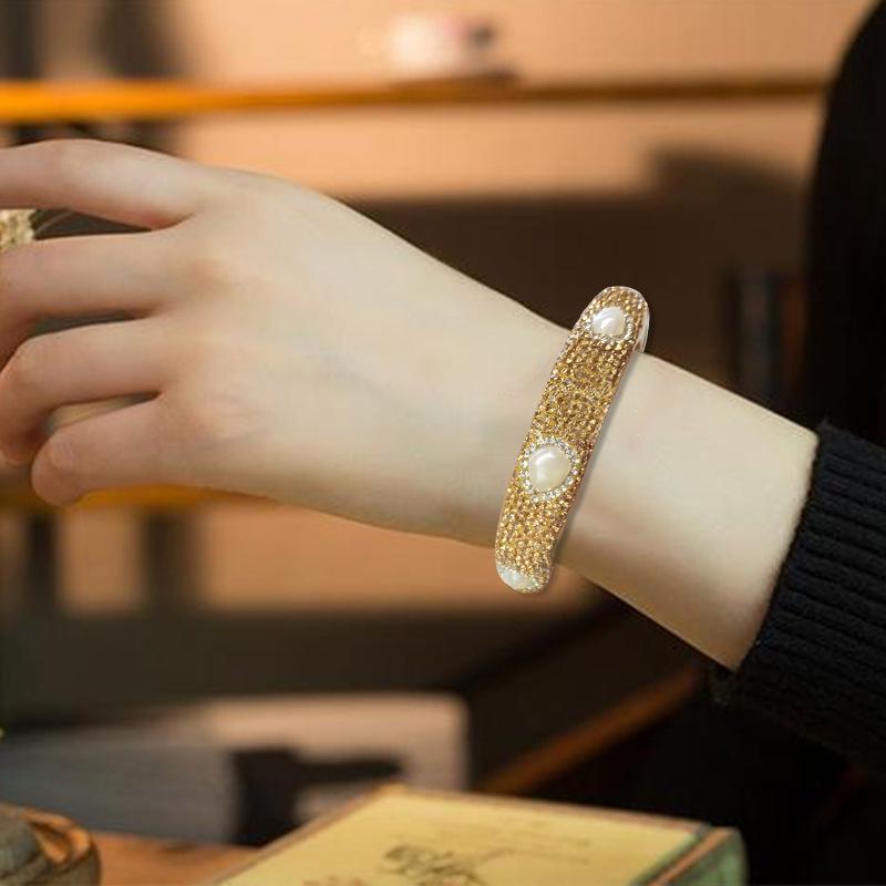 18K Gold-Plated Copper Bracelet with Inlaid Freshwater Pearls - French Fashion Trend