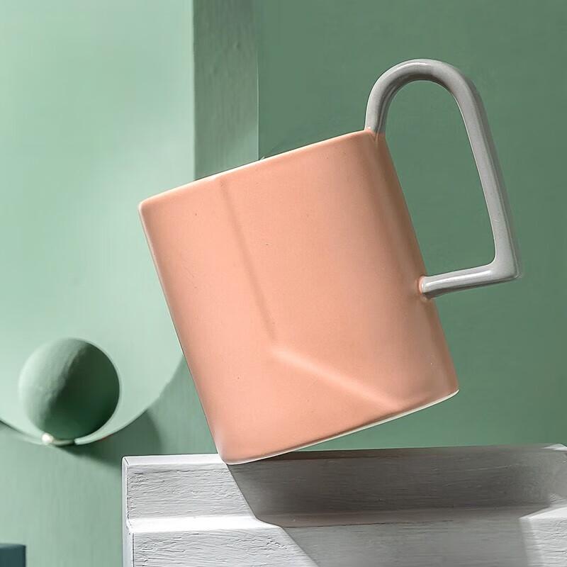 JOYYE Embossed Stoneware Mug
