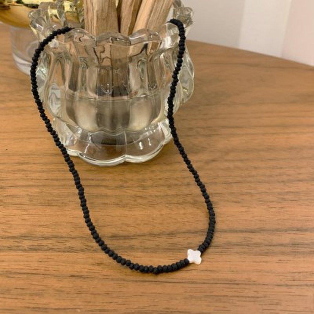 [Self-made] Clover Mother-of-Pearl Black Matte Bead Choker Necklace