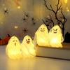Svítící ozdoba duch Halloween duch světlo závěsná dekorace duch s gázou na krbovou římsu stůl zeď hororově tematické party potřeby