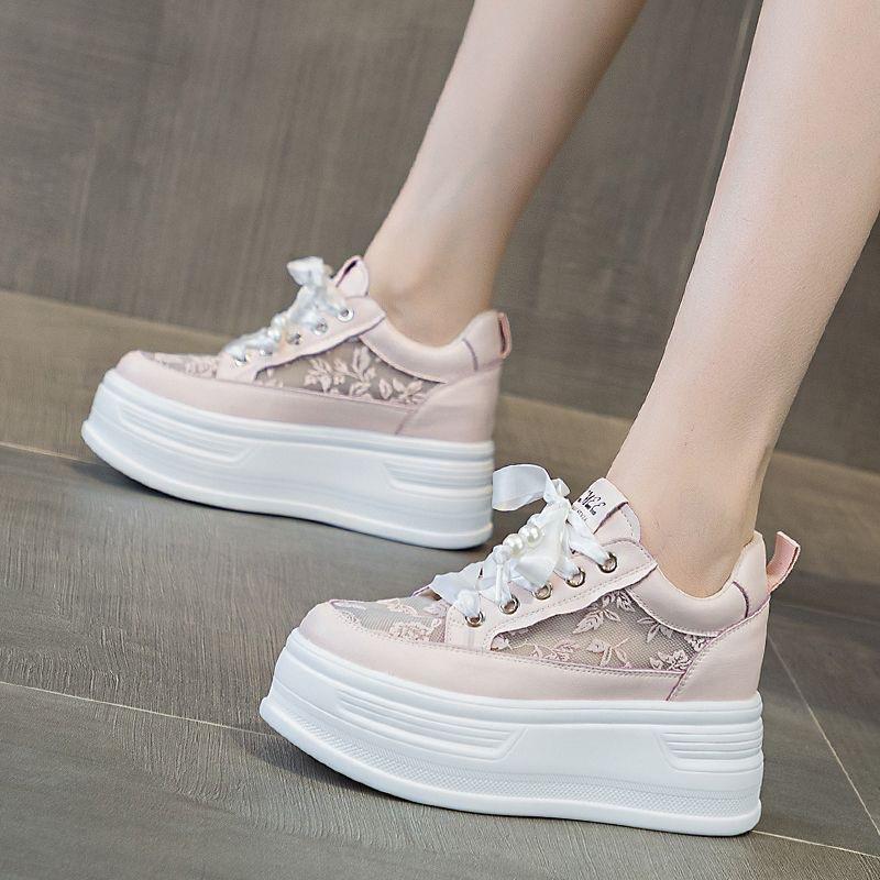 Nieuwe damesschoenen in Chinese stijl met dikke zool, herfstmodellen, ademend mesh, kant, hol, casual, interne hoogteverhoging, casual damesschoenen