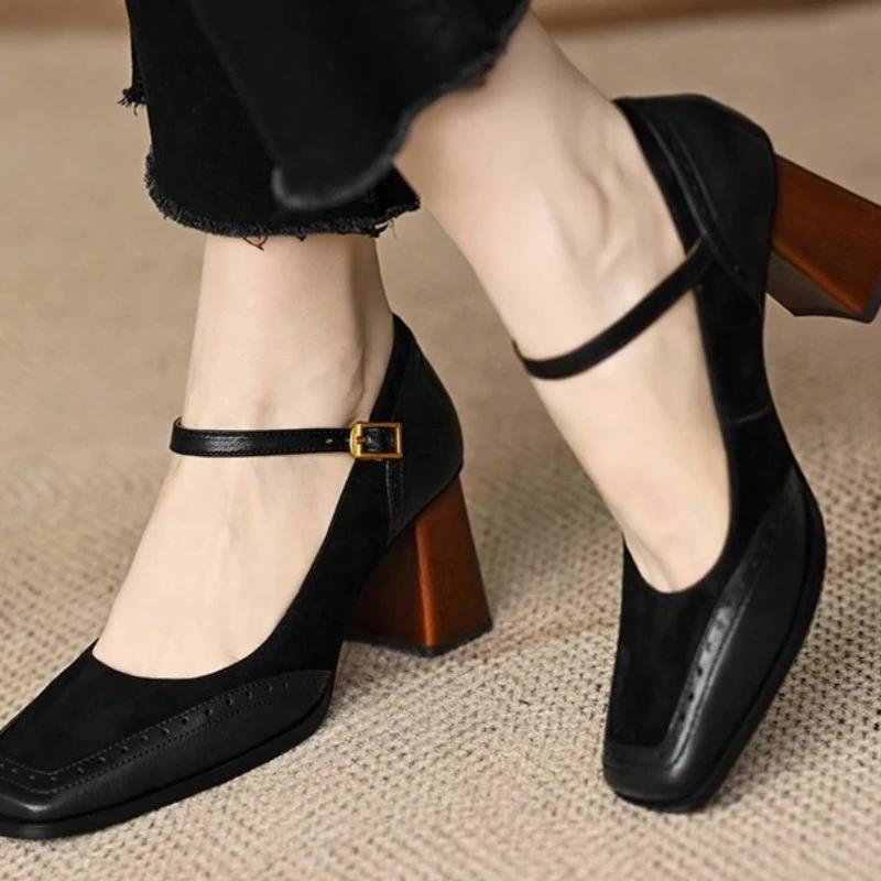 2025 Neue Mode Französischer Stil Damen Schwarz Eckige Zehenpartie Klobiger Absatz Dicke Sohle Schnalle Slipper Pumps Vintage Sandalen für Damen