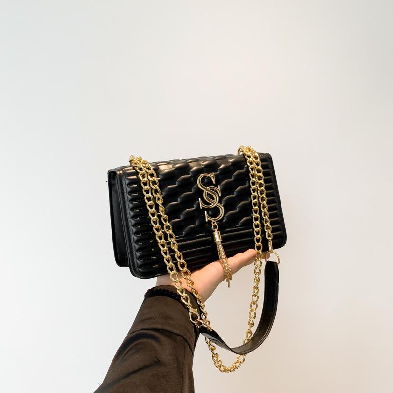 

Французская нишевая дизайнерская сумка женская 2024 новая модная сумка-мессенджер на цепочке с повседневной текстурой на плечо маленькая квадратная сумка чёрный