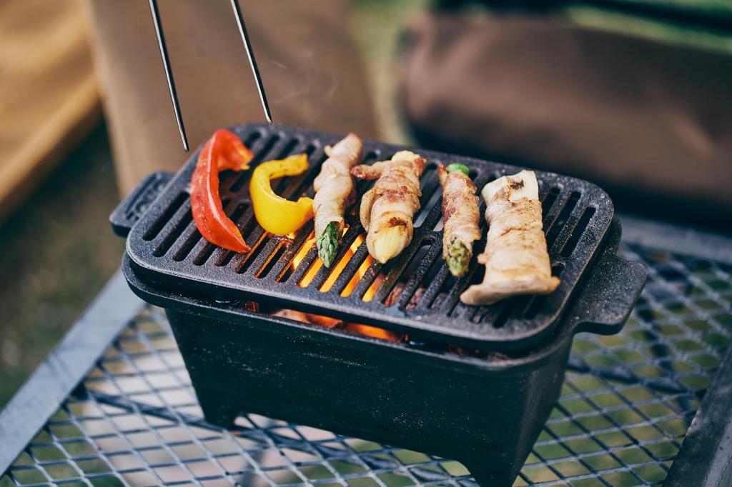 Onoue Manufacturing Mini Cast Iron Stove Tabletop Barbecue (ONOE) CI-1921 [Camping Stove]