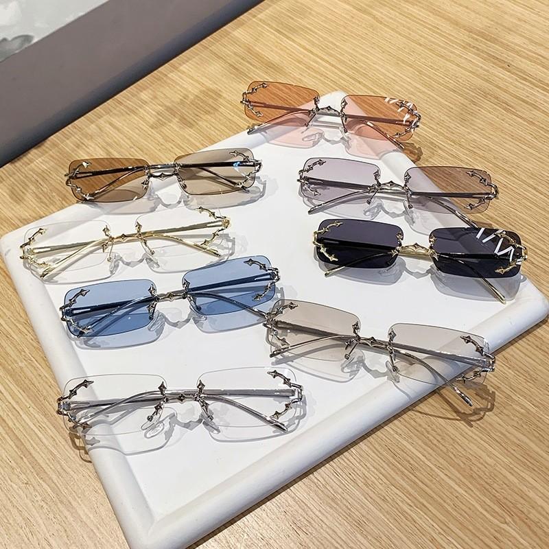 Square Shape Sunglasses For Women With Silver Frame And Uv400 Sun Protection