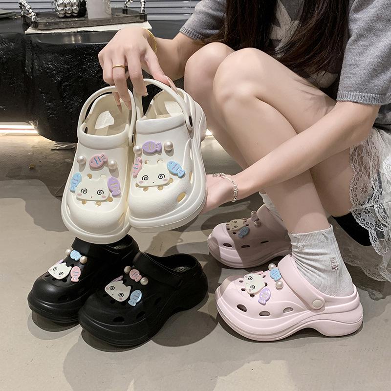Thick-soled Cute Cartoon Fish Hole Shoes Women's 2025 Spring and Summer Fashion Wear Comfortable Stepping On Shit Bag Head Slippers