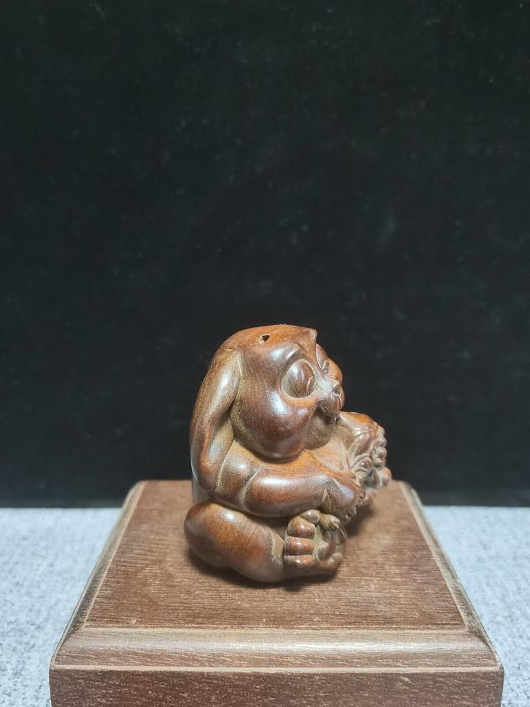 Chinese Vintage Boxwood Carved Cute Rabbit Statue Collection Figurines Gift Art