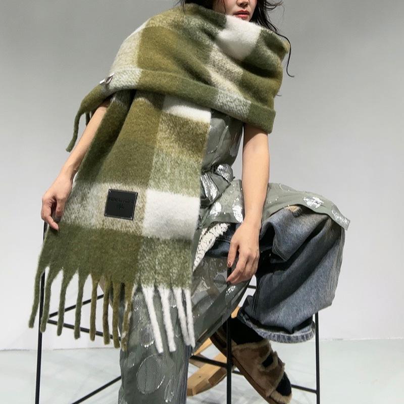 Niche design sense wool plaid contrasting color scarf women's autumn and winter warm scarf high-end tassel shawl