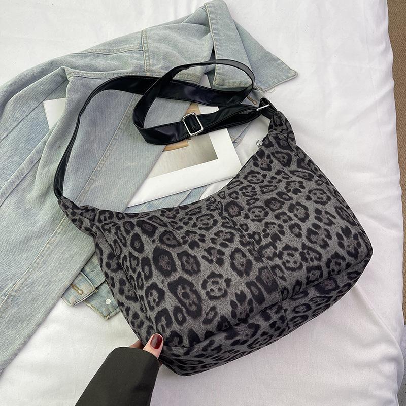 

Ретро мода леопардовый принт цепочка сумка под мышкой женская 2025 зима новая сумка-пельмень на плечо большая вместимость сумка-тоут 31*10*26 серый