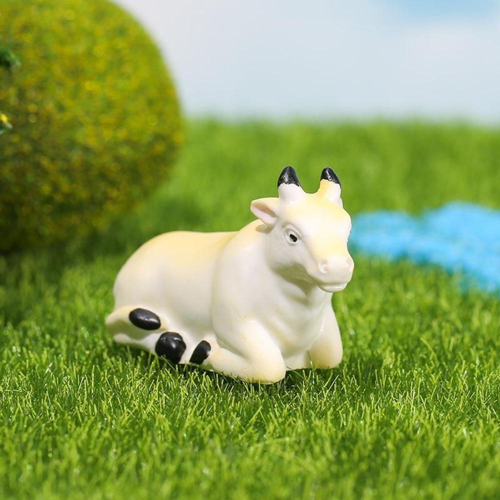 Миниатюрная фигурка милого маленького крупного рогатого скота — фото 4