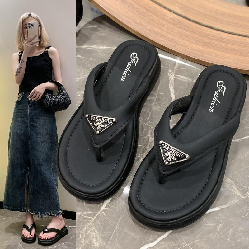 Flip-flops Women's Outer Wear 2025 New Summer Soft Flat-bottomed Beach Shoes Fashion Pinch Foot Cool Slippers